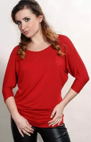 Червена блуза с три-четвърти ръкави