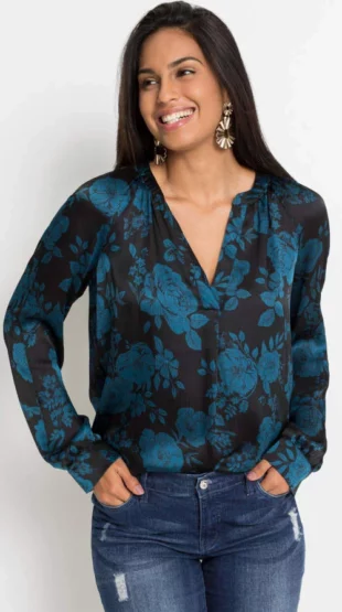 Черна блуза с принт на сини цветя